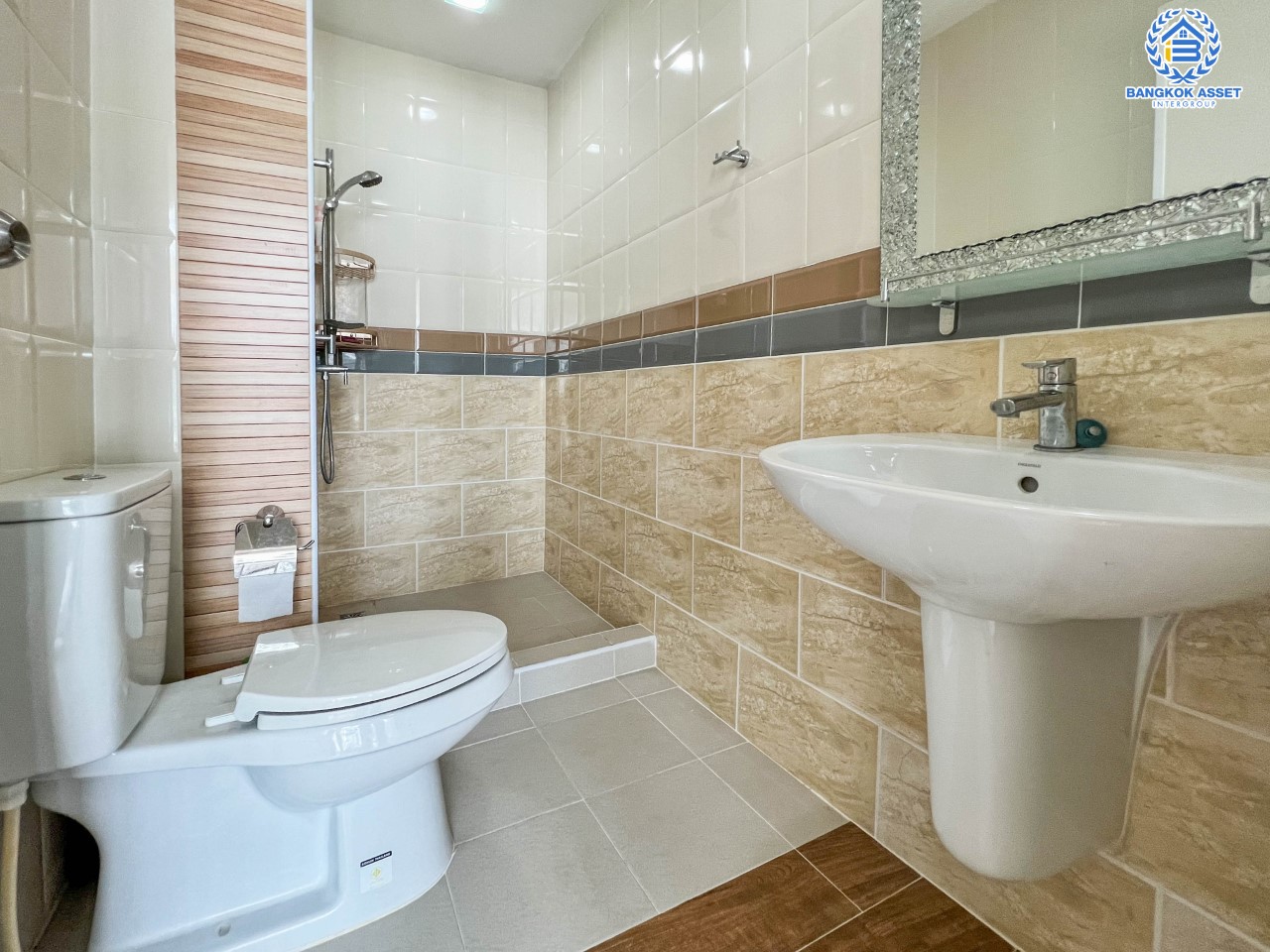 *****ทาวน์โฮมมือสองนนทบุรี ม.โกลเด้นทาวน์ ปิ่นเกล้า-จรัญฯ เนื้อที่ 22.6 ตร.ว. ฟังก์ชัน 5 นอน 4 น้ำ หน้ากว้าง 5 เมตร กว้างขวางอยู่สบาย บนทำเลชื่อมต่อหลายเส้นทาง ใกล้รถไฟฟ้าสายสีแดงอ่อน "สถานีบางบำหรุ" และ รถไฟฟ้าสายสีน้ำเงิน "สถานีบางอ้อ"